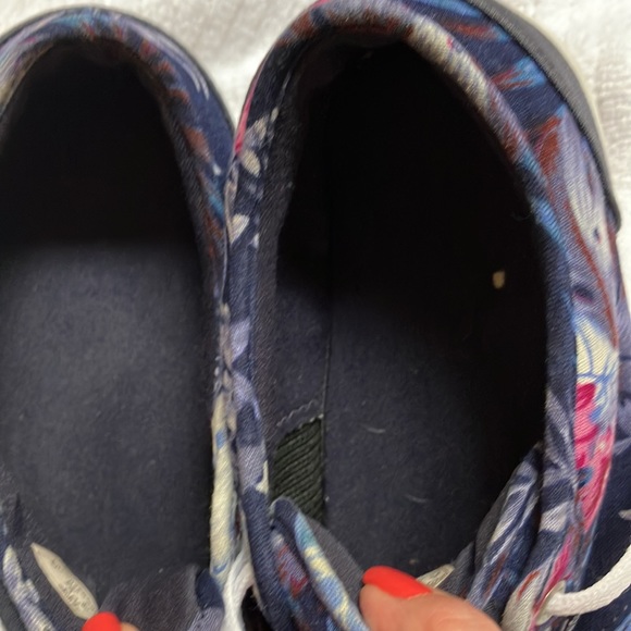 Vans - Picture 12 of 12